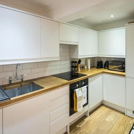 Superb Retreat Central Next Tube Apartment *