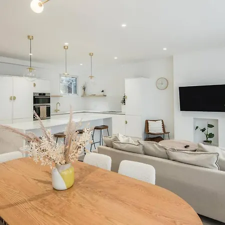 Elegant 2 Bedroom In Fulham Apartment
