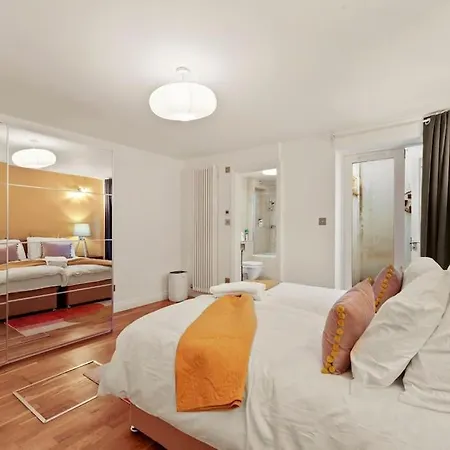 Stylish In Euston And Near Camden With Private Roof Terrace Apartment London