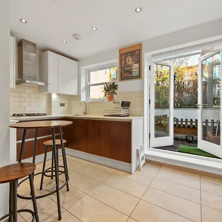 Stylish In Euston And Near Camden With Private Roof Terrace London