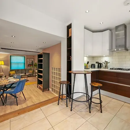 Stylish In Euston And Near Camden With Private Roof Terrace London