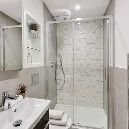 Apartment Stunning 1 Bed Studio Flat With Free Parking And Free Wifi In Capella Court