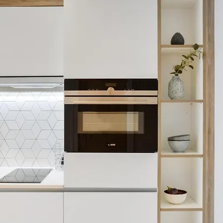 Stunning 1 Bed Studio Flat With Free Parking And Free Wifi In Capella Court Apartment *