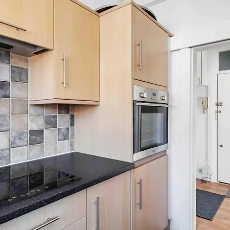 Serviced Golders Nw11 Apartment London