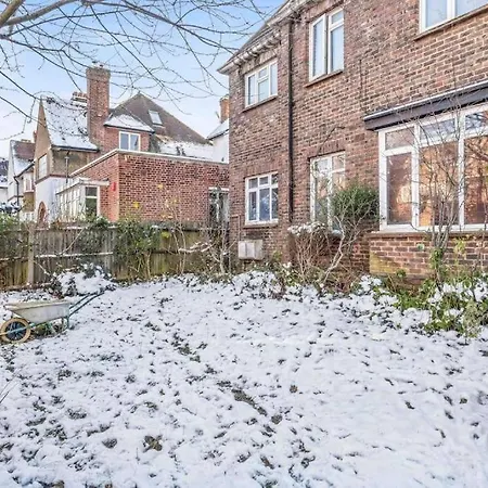 Serviced Golders Nw11 Apartment *