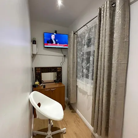 Double With Free Wifi Keedonwood Road *