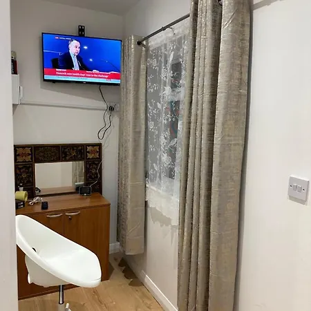 Double With Free Wifi Keedonwood Road Guest house *