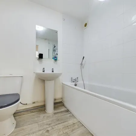 In / London Apartment