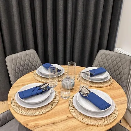 Modern Aptmt, 2 Stops To Central London, Smart Lock, Netflix Apartment