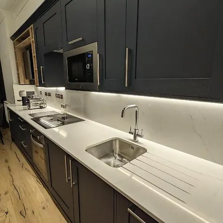 Modern Aptmt, 2 Stops To Central London, Smart Lock, Netflix Ealing
