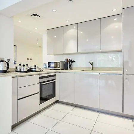 Luxury Large Park Lane Views 1250sqft * London