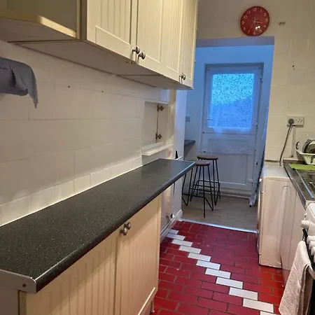 Guest house Double With Free Wifi Keedonwood Road *