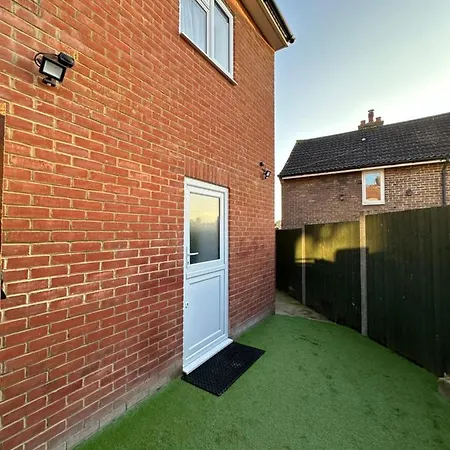 Guest house Double With Free Wifi Keedonwood Road