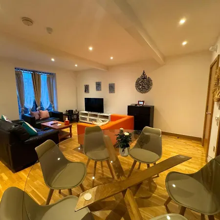 The Noko 2 Bedroom Central By Wild Apartment