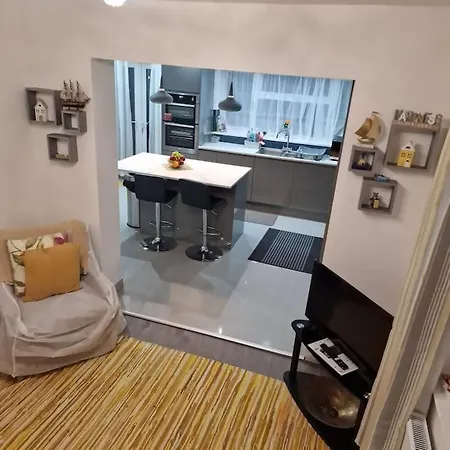 Holiday home 4 Bedroom Luxury With Garden In East London *