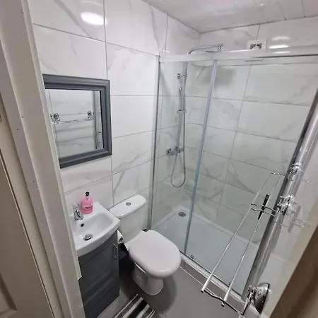 4 Bedroom Luxury With Garden In East London * Wanstead