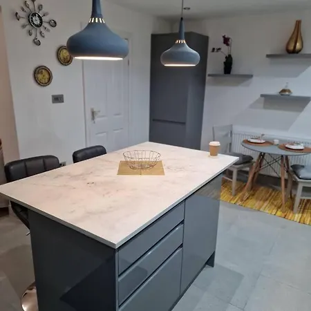 4 Bedroom Luxury With Garden In East London * Wanstead