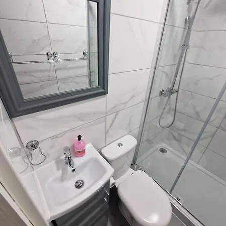 Holiday home 4 Bedroom Luxury With Garden In East London *