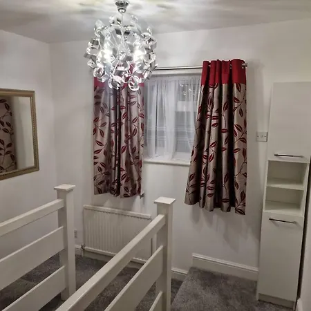 4 Bedroom Luxury With Garden In East London Wanstead