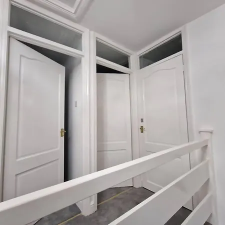 4 Bedroom Luxury With Garden In East London Holiday home *