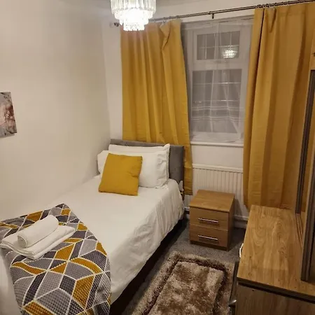 4 Bedroom Luxury With Garden In East London Holiday home Wanstead
