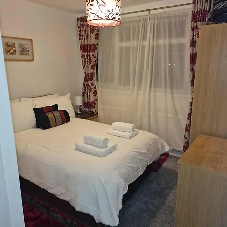 4 Bedroom Luxury With Garden In East London Wanstead