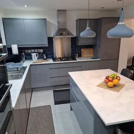 Holiday home 4 Bedroom Luxury With Garden In East London