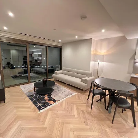 2 Bedroom Modern Family Flat-apartment Fulham London