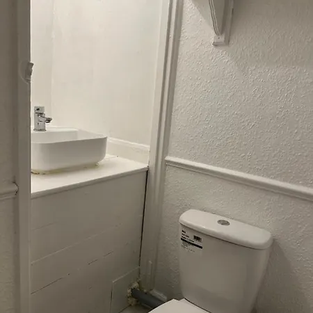Double With Free Wifi Keedonwood Road *