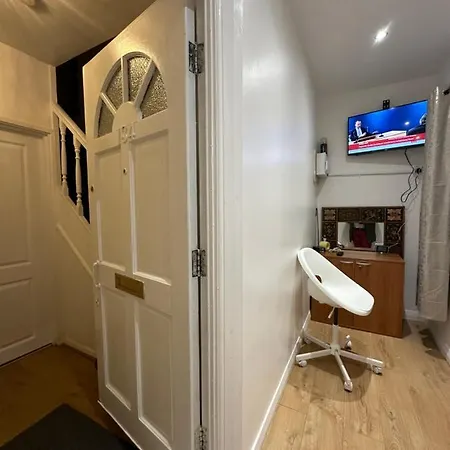 Double With Free Wifi Keedonwood Road *