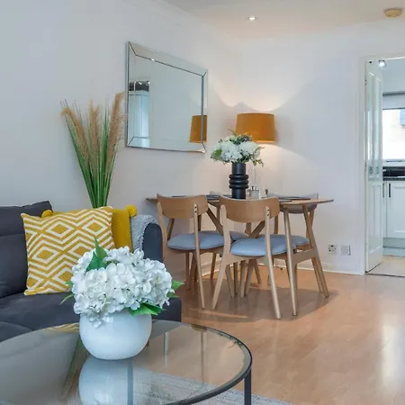 Apartment 2 Bed Town House With Garden In Hackney, *