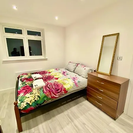 Lovely One Bed In * London