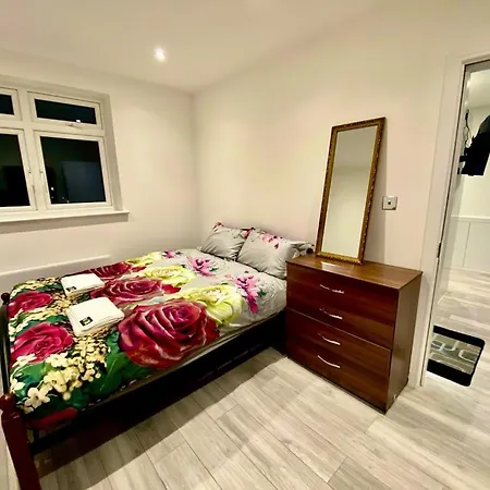 Lovely One Bed In London