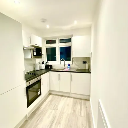 Lovely One Bed In Apartment London