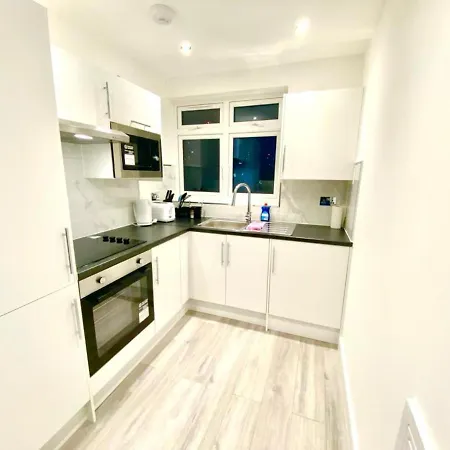 Lovely One Bed In Apartment *