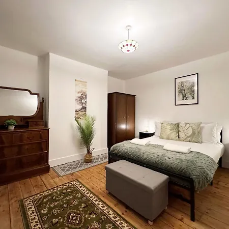 Apartment Hannah Place Near Finsbury Park - 4 Double Beds, Ideal For Families, Max 8 People London