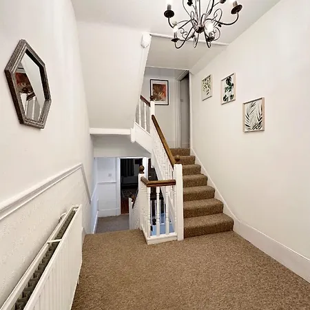 Hannah Place Near Finsbury Park - 4 Double Beds, Ideal For Families, Max 8 People Apartment *
