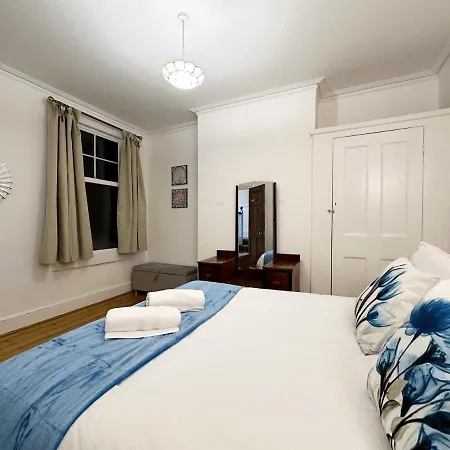 Apartment Hannah Place Near Finsbury Park - 4 Double Beds, Ideal For Families, Max 8 People *