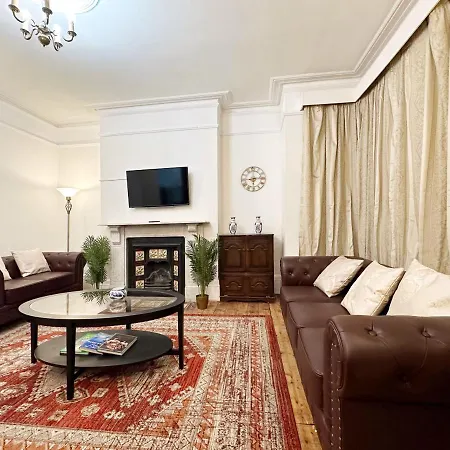 Apartment Hannah Place Near Finsbury Park - 4 Double Beds, Ideal For Families, Max 8 People London