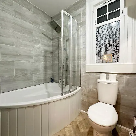 Hannah Place Near Finsbury Park - 4 Double Beds, Ideal For Families, Max 8 People Apartment London