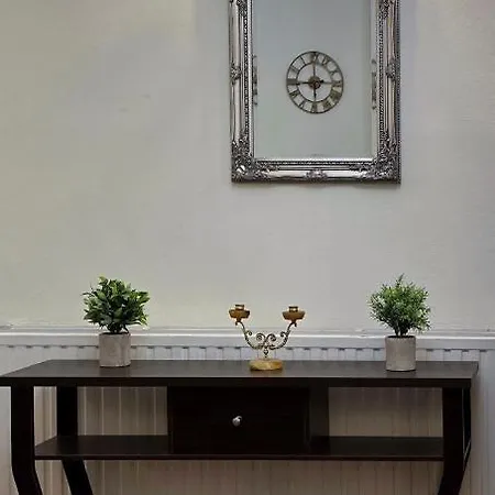Apartment Hannah Place Near Finsbury Park - 4 Double Beds, Ideal For Families, Max 8 People London