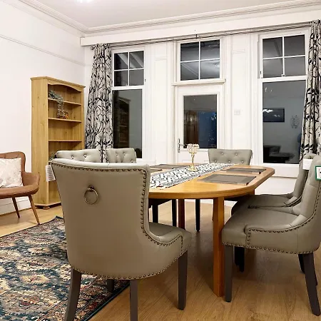 Apartment Hannah Place Near Finsbury Park - 4 Double Beds, Ideal For Families, Max 8 People London