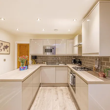 Stylish Homes W/ Fast Transport Links To London Apartment Bromley