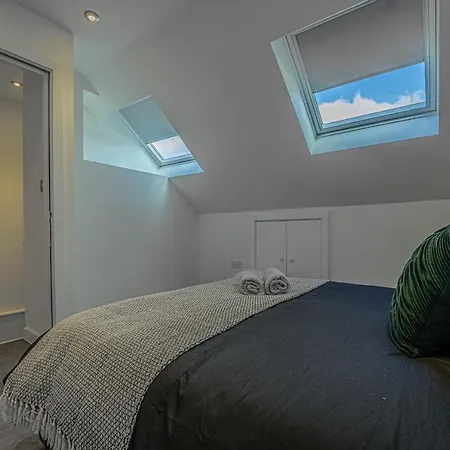 Apartment Stylish Homes W/ Fast Transport Links To London *