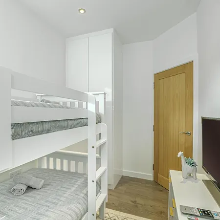 Stylish Homes W/ Fast Transport Links To London * Bromley