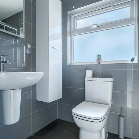 Apartment Stylish Homes W/ Fast Transport Links To London *