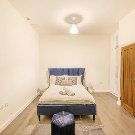 Stylish Homes W/ Fast Transport Links To London * Bromley