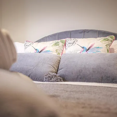 Apartment Stylish Homes W/ Fast Transport Links To London *