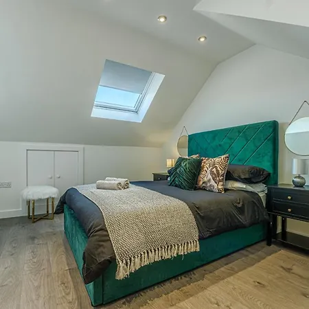Stylish Homes W/ Fast Transport Links To London