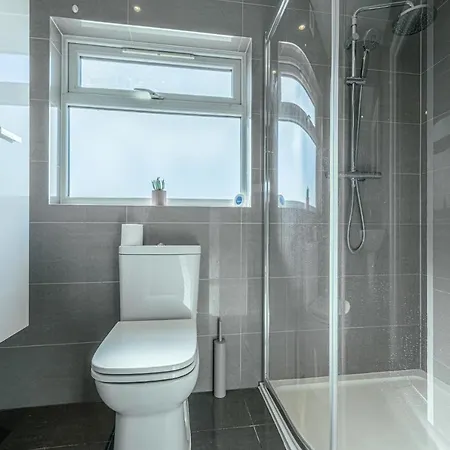 Stylish Homes W/ Fast Transport Links To London * Bromley
